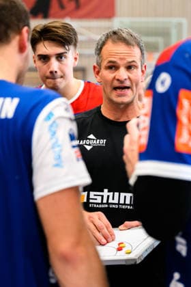 Altensteig: SCup - Spiel Platz 3 - 26 27 - HBW Balingen - HC Erlangen Trainer Matthias Flohr (HBW Balingen) Altensteig Eichwaldhalle Baden-Württemberg Deutschland