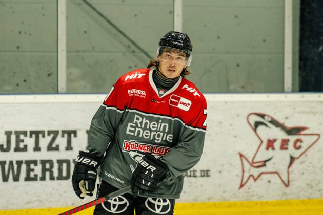 Der Neuhai Daniel Fischbuch (Koelner Haie, 71) beim Training. Oeffentliches Training Koelner Haie im Haie Zentrum, Penny DEL, Eishockey, Saison 2026 2027, 09.08.2026 oeffentliches Training Koelner Haie, Penny DEL, Saison 2026 2027, 09.08.2026 Koeln Copyright: xEibner-Pressefoto ThomasxHaeslerx EP_THR