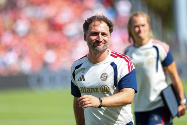 Jose Barcala (FC Bayern Muenchen, Chef-Trainer), GER, FC Bayern Muenchen vs. Paris FC, Fussball, Testspiel, Saison 2026 2027, 09.08.2026, GER, FC Bayern Muenchen vs. Paris FC, Fussball, Testspiel, Saison 2026 2027, 09.08.2026 Unterhaching Copyright: xEibner-Pressefoto JennixMaulx EP_JML