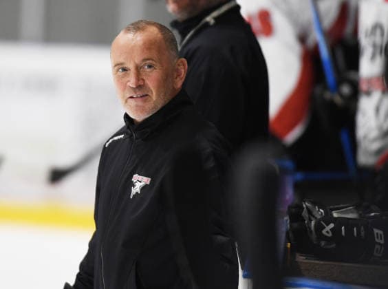 09.08.2026, xophax, KEC , Eishockey , Haie. Kölnarena 2 , Öffentliches Showtraining, Training. Trainer Thomas Berglund ( KEC ) Köln Cologne
