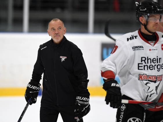 09.08.2026, xophax, KEC , Eishockey , Haie. Kölnarena 2 , Öffentliches Showtraining, Training. Trainer Thomas Berglund ( KEC ) , links und Moritz Müller , rechts ( KEC ) Köln Cologne