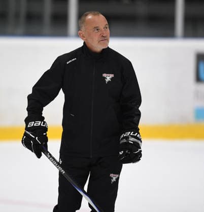 09.08.2026, xophax, KEC , Eishockey , Haie. Kölnarena 2 , Öffentliches Showtraining, Training. Trainer Thomas Berglund ( KEC ) Köln Cologne