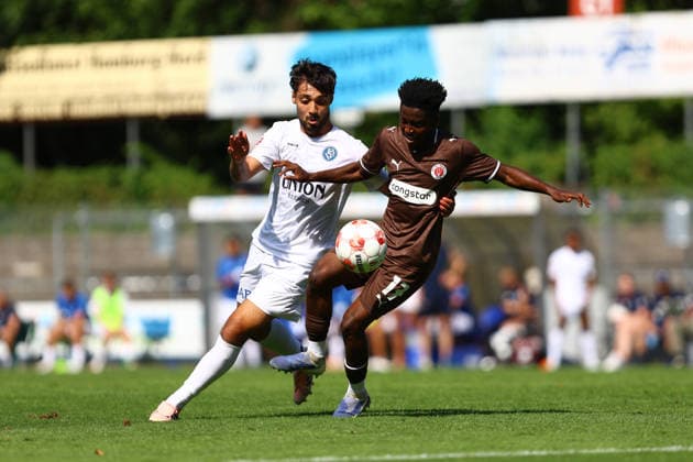 17 Mamadou Djalo (FC St. Pauli U23), 10 Vedat Tunc (Bremer SV) Fußball I Herren I Regionalliga Nord I Saison 2026-2027 I 2. Spieltag I FC St. Pauli U23 - Bremer SV I 09.08.2026 I Edmund-Plambeck-Stadion
