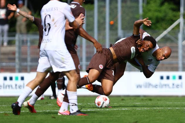 20 Wissou Kaba (FC St. Pauli U23), 5 Anthony Nwachukwu (Bremer SV) Fußball I Herren I Regionalliga Nord I Saison 2026-2027 I 2. Spieltag I FC St. Pauli U23 - Bremer SV I 09.08.2026 I Edmund-Plambeck-Stadion