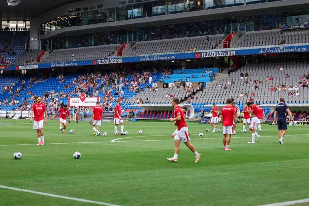 FC Thun beim Aufwärmen vor Spielbeginn , Schweiz, Fussball, Super League, 3.Spieltag, 2026 2027, FC Basel 1893 vs. FC Thun, 09.08.2026, Basel Sankt Jakob Park Schweiz Copyright: xGrantxHubbsx