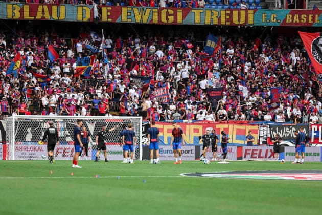 FC Basel beim Aufwärmen vor Spielbeginn , Schweiz, Fussball, Super League, 3.Spieltag, 2026 2027, FC Basel 1893 vs. FC Thun, 09.08.2026, Basel Sankt Jakob Park Schweiz Copyright: xGrantxHubbsx