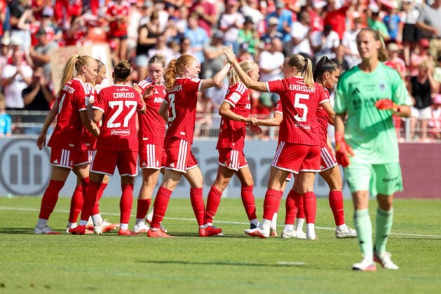 Jubel zum Tor zum 1:0 durch Pernille Harder (FC Bayern Muenchen, 21), GER, FC Bayern Muenchen vs. Paris FC, Fussball, Testspiel, Saison 2026 2027, 09.08.2026, GER, FC Bayern Muenchen vs. Paris FC, Fussball, Testspiel, Saison 2026 2027, 09.08.2026 Unterhaching Copyright: xEibner-Pressefoto JennixMaulx EP_JML