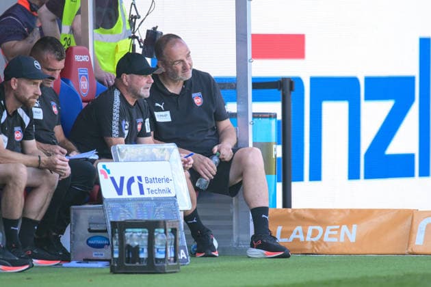 Fußball, 2. Bundesliga, 20260808, 1. FC Heidenheim - VfL Osnabrück. Im Bild v.l. Co-Trainer Heidenheim Bernhard RAAB, Trainer Heidenheim Frank SCHMIDT. Heidenheim Voith-Arena Baden-Württemberg Deutschland Copyright: Passion2Press MarkusxFischerx