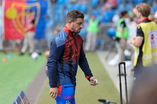 Xherdan Shaqiri (FC Basel, 10) vor Spielbeginn zur Bank , Schweiz, Fussball, Super League, 3.Spieltag, 2026 2027, FC Basel 1893 vs. FC Thun, 09.08.2026, Basel Sankt Jakob Park Schweiz Copyright: xGrantxHubbsx