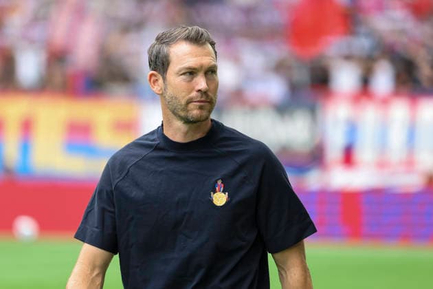 Stephan Lichtsteiner (FC Basel, Trainer) vor Spielbeginn , Schweiz, Fussball, Super League, 3.Spieltag, 2026 2027, FC Basel 1893 vs. FC Thun, 09.08.2026, Basel Sankt Jakob Park Schweiz Copyright: xGrantxHubbsx