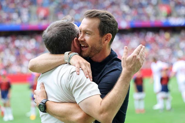 Gian-Luca Privitelli (FC Thun, Trainer) und Stephan Lichtsteiner (FC Basel, Trainer) vor Spielbeginn , Schweiz, Fussball, Super League, 3.Spieltag, 2026 2027, FC Basel 1893 vs. FC Thun, 09.08.2026, Basel Sankt Jakob Park Schweiz Copyright: xGrantxHubbsx