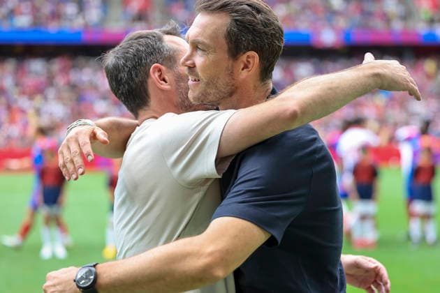 Gian-Luca Privitelli (FC Thun, Trainer) und Stephan Lichtsteiner (FC Basel, Trainer) vor Spielbeginn , Schweiz, Fussball, Super League, 3.Spieltag, 2026 2027, FC Basel 1893 vs. FC Thun, 09.08.2026, Basel Sankt Jakob Park Schweiz Copyright: xGrantxHubbsx