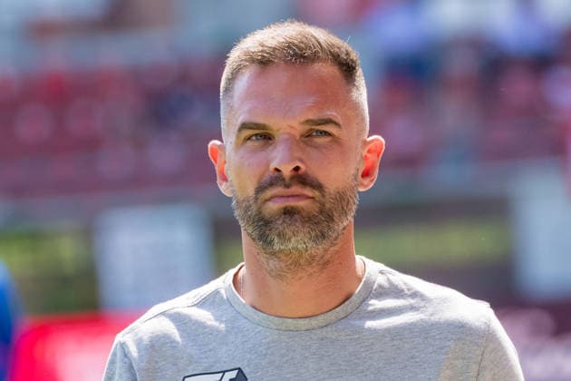 Trainer Benjamin Duda (CFC), Hallescher FC vs. Chemnitzer FC, Fussball, Regionalliga Nordost, 4. Spieltag, Saison 2026 27, 09.08.2026 Halle Leuna Chemie Stadion ST Deutschland