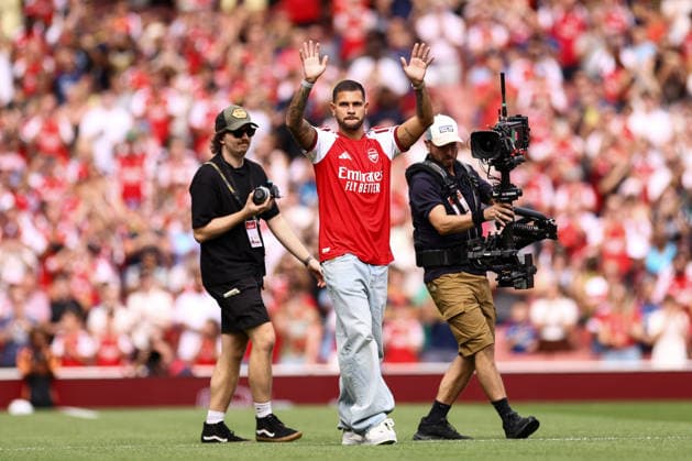 Arsenal v Borussia Dortmund 09 August 2026, London - Emirates Cup - Arsenal v Borussia Dortmund - New Arsenal signing Bruno Guimaraes is presented to the fans - Photo: Jacques Feeney Offside. London UK Copyright: xJacquesxFeeneyx xOffsidexOffside
