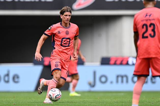 260809 AA Gent vs KV Mechelen Dennis Praet (26) of KV Mechelen pictured during the Jupiler Pro League season 2026 - 2027 matchday 1 game between AA Gent and KV Mechelen on August 9 , 2026 in Gent, Belgium. (Photo by David Catry Isosport) Gent Belgium  Copyright: xDavidxCatryx 20260809DC2_9972