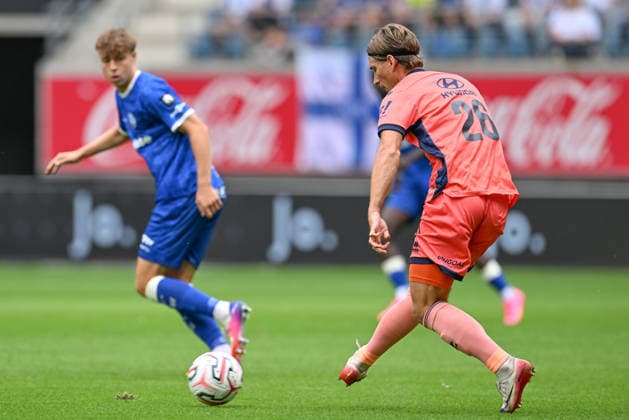 260809 AA Gent vs KV Mechelen Dennis Praet (26) of KV Mechelen pictured during the Jupiler Pro League season 2026 - 2027 matchday 1 game between AA Gent and KV Mechelen on August 9 , 2026 in Gent, Belgium. (Photo by David Catry Isosport) Gent Belgium  Copyright: xDavidxCatryx 20260809DC2_8561