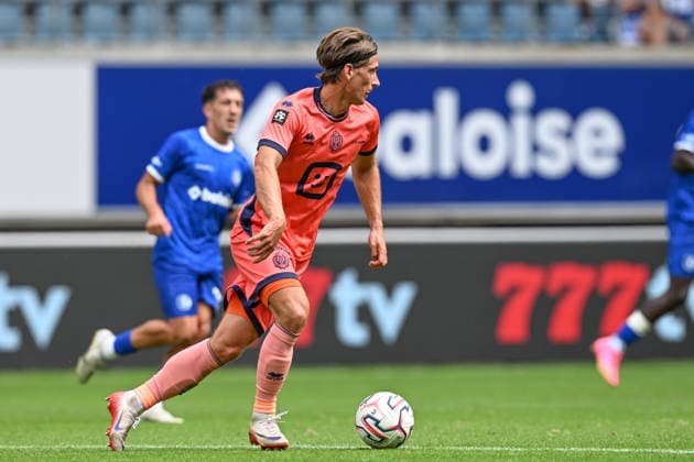 260809 AA Gent vs KV Mechelen Dennis Praet (26) of KV Mechelen pictured during the Jupiler Pro League season 2026 - 2027 matchday 1 game between AA Gent and KV Mechelen on August 9 , 2026 in Gent, Belgium. (Photo by David Catry Isosport) Gent Belgium  Copyright: xDavidxCatryx 20260809DC2_9172