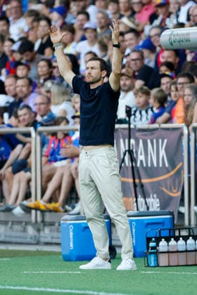 Stephan Lichtsteiner (FC Basel, Trainer), Mimik, Gesichtsausdruck, Emotion , Schweiz, Fussball, Super League, 3.Spieltag, 2026 2027, FC Basel 1893 vs. FC Thun, 09.08.2026, Basel Sankt Jakob Park Schweiz Copyright: xGrantxHubbsx