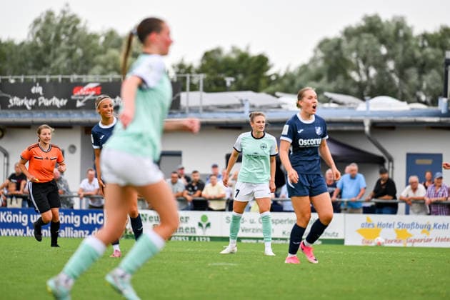 Geht der Ball rein oder nicht? Spannung nach dem Abschluss von Carolin Schraa (7 Andernach).