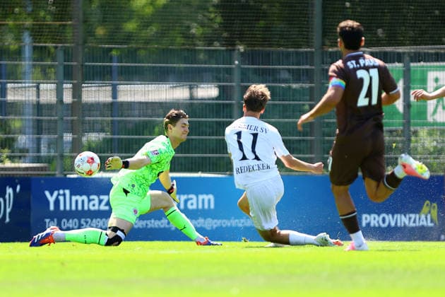 1 Niklas Petzsch (FC St. Pauli U23), 11 Bastian Redecker (Bremer SV) Fußball I Herren I Regionalliga Nord I Saison 2026-2027 I 2. Spieltag I FC St. Pauli U23 - Bremer SV I 09.08.2026 I Edmund-Plambeck-Stadion