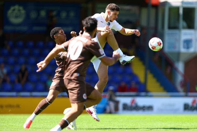 19 Jack Wardius (FC St. Pauli U23), 4 Denis Koldzic (Bremer SV) Fußball I Herren I Regionalliga Nord I Saison 2026-2027 I 2. Spieltag I FC St. Pauli U23 - Bremer SV I 09.08.2026 I Edmund-Plambeck-Stadion