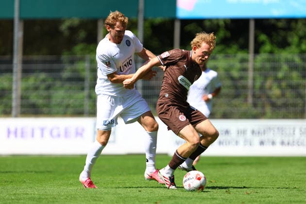 42 Marwin Schmitz (FC St. Pauli U23), 24 Fritz Kleiner (Bremer SV) Fußball I Herren I Regionalliga Nord I Saison 2026-2027 I 2. Spieltag I FC St. Pauli U23 - Bremer SV I 09.08.2026 I Edmund-Plambeck-Stadion