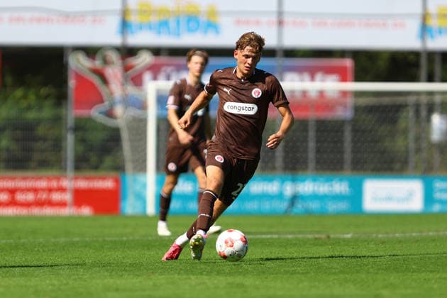 27 Hugo Weber (FC St. Pauli U23) Fußball I Herren I Regionalliga Nord I Saison 2026-2027 I 2. Spieltag I FC St. Pauli U23 - Bremer SV I 09.08.2026 I Edmund-Plambeck-Stadion