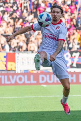 BASEL, SWITZERLAND - August 9: Marc Gutbub of Thun in action during the Swiss Super League 2026 27 match between FC Basel 1893 and FC Thun at St. Jakob-Park on August 9, 2026 in Basel, Switzerland. Basel Basel-Stadt Switzerland Copyright: xJustPictures.ch PascalxvonxBürenx jp-en-EuSpIm-Pavo_Fotografie-07109-2