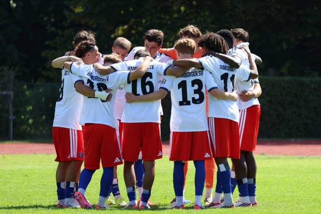 Fußball, U19, FC St. Pauli - Hamburger SV U19 DFB-Nachwuchsliga - Vorrunde Gruppe A FC St.Pauli - Hsamburger SV im Hammer Park Stadion HSV Spielerkreis