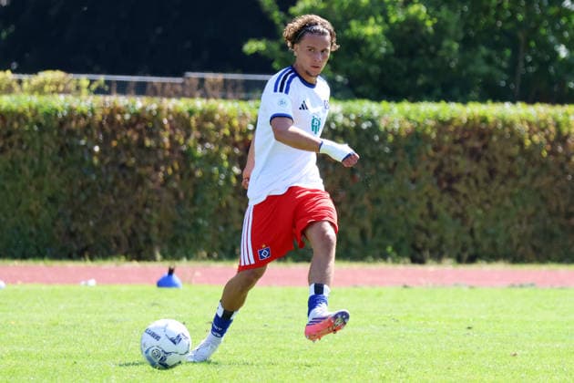 Fußball, U19, FC St. Pauli - Hamburger SV U19 DFB-Nachwuchsliga - Vorrunde Gruppe A FC St.Pauli - Hsamburger SV im Hammer Park Stadion Liam Akyildiz (HSV)