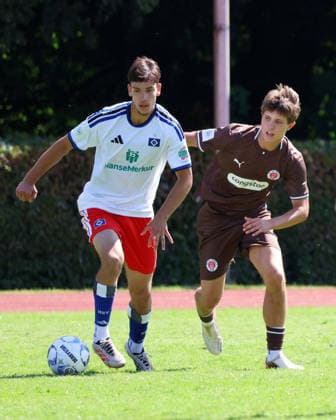 Fußball, U19, FC St. Pauli - Hamburger SV U19 DFB-Nachwuchsliga - Vorrunde Gruppe A FC St.Pauli - Hsamburger SV im Hammer Park Stadion Nico Meckien (HSV), Jesper Becker (St.Pauli)