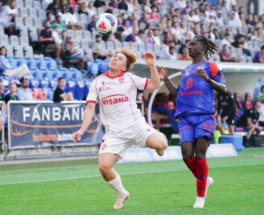 09.08.2026 Schweiz Fussball Herren Super League Saison 2026-2027 FC Basel - FC Thun 4:2 Bild , Michael Heule FC Thun gegen Asane Sow FC Basel Re, Zweikampf Aktion