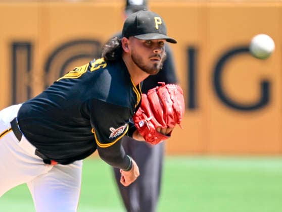 Pittsburgh Pirates pitcher Jared Jones (17) throws in the first inning against the New York Mets at PNC Park on Sunday, August 9, 2026 in Pittsburgh.  PIT2026080902 ArchiexCarpenter