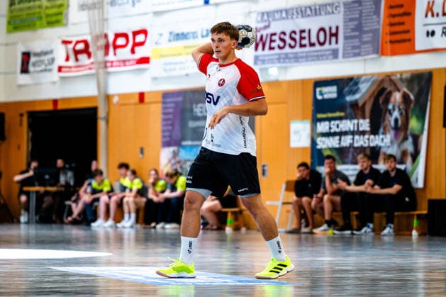 09.08.2026, xdobgx, Handball Heide-Cup 2026, HOJ Elite - Provence Aix v.l. Marius Norsoller (HoJ Elite, 21) am Ball, plays the ball Schneverdingen