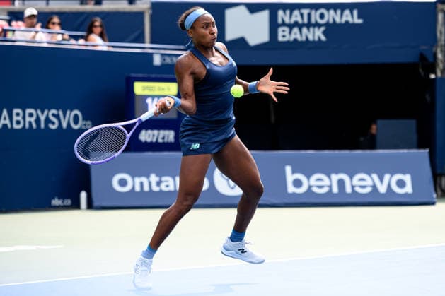 August 9, 2026, Toronto, Ontario, Canada: COCO GAUFF of the United States returns the ball during her round-of-16 match against Alina Korneeva at the National Bank Open, part of the Hologic WTA, Tennis Damen Tour at Sobeys Stadium. Gauff defeated Korneeva 6-3, 6-1 to advance to the quarterfinals. Toronto Canada - ZUMAr228 20260809_znp_r228_018 Copyright: xVasiliyxRyabykhx