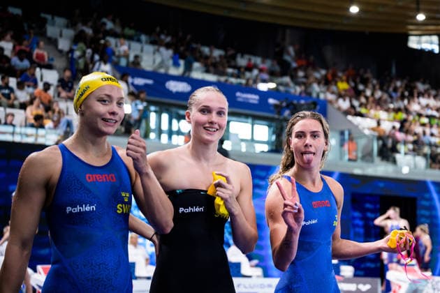 260810 Hanna Bergman, Elvira Mörtstrand and Sofia Astedt of Sweden after competing in women™s 4x200 meters freestyle swimming relay heats during day eleven of the 2026 European Aquatics Championships on August 10, 2026 in Saint-Denis. Photo: Joel Marklund BILDBYRAN kod JM JM0838 bbeng simning swimming svomming 2026 european aquatics championships em dam Sverige lagkapp Copyright: JOELxMARKLUND BB260810JM050