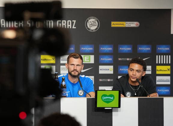 SOCCER - UEFA CL, Sturm vs Fenerbahce GRAZ,AUSTRIA,10.AUG.26 - SOCCER - UEFA Champions League, qualification, Sturm Graz vs Fenerbahce Istanbul, preview, press conference, PK, Pressekonferenz Sturm. Image shows head coach Fabio Ingolitsch amd Jakob Peter Hoedl (Sturm).  GEPAxpictures xMichaelxRiedler