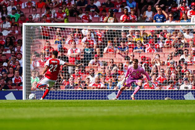 Ethan Nwaneri (FC Arsenal, 22), Alexander Meyer (Borussia Dortmund, 33) bei Elfmeterschießen ENG, FC Arsenal vs. Borussia Dortmund, Fußball, Emirates Cup 2026, Saison 2026 2027, 09.08.2026 ENG, FC Arsenal vs. Borussia Dortmund, Fußball, Testspiel, Saison 2026 2027, 09.08.2026 London Copyright: xEibner-Pressefoto MarcelxvonxFehrnx EP_MFN_P
