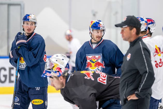 Veit Oswald 27 (EHC Red Bull Muenchen), Lucas Thaler 48 (EHC Red Bull Muenchen), EHC Red Bull Muenchen Pressetrainning, 10.08.2026 Muenchen Bayern Deutschland