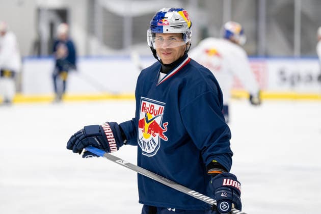 Yasin Ehlitz 42 (EHC Red Bull Muenchen), EHC Red Bull Muenchen Pressetrainning, 10.08.2026 Muenchen Bayern Deutschland