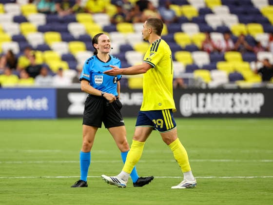 Leagues Cup 2026: Atletico De San Luis Vs Nashville SC AUG 09 August 9, 2026: Nashville SC midfielder Alex Muyl (19) discusses a call with the match referee Carly Shaw-MacLaren during a Leagues Cup match between Atletico de San Luis and Nashville SC at Geodis Park in Nashville, TN. Stephen Furst CSM (Credit Image: Â Stephen Furst Cal Media) Nashville Tn United States of America EDITORIAL USE ONLY Copyright: xx ZUMA-20260809_zma_c04_215.jpg StephenxFurstx csmphotothree510539