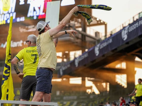 Leagues Cup 2026: Atletico De San Luis Vs Nashville SC AUG 09 August 9, 2026: A fan gets the crowd pumped up during a Leagues Cup match between Atletico de San Luis and Nashville SC at Geodis Park in Nashville, TN. Stephen Furst CSM (Credit Image: Â Stephen Furst Cal Media) Nashville Tn United States of America EDITORIAL USE ONLY Copyright: xx ZUMA-20260809_zma_c04_214.jpg StephenxFurstx csmphotothree510540