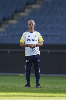 Ahead of Sturm Graz v Fenerbahce - UEFA Champions League Qualifier GRAZ, AUSTRIA - AUGUST 10: Ismail Kartal, head coach of Fenerbahce leads a training session ahead of UEFA Champions League third qualifying round second-leg match against Sturm Graz in Graz, Austria on August 10, 2026. Agit Erdi Ulukaya Anadolu Graz Austria. Editorial use only. Please get in touch for any other usage.  Copyright: x2026xAnadoluxAgitxErdixUlukayax