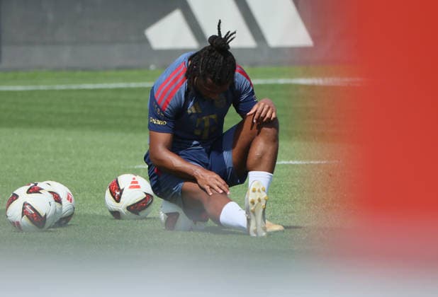 10.08.2026, FC Bayern Training , Saebenerstrasse Muenchen, Fussball, im Bild: Serge Gnabry (FC Bayern Muenchen) noch nicht top fit