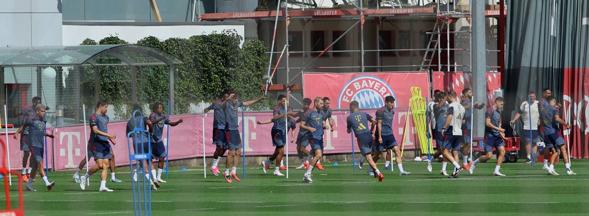 10.08.2026, FC Bayern Training , Saebenerstrasse Muenchen, Fussball, im Bild: FCB Team erste Training an der Saebenerstrasse