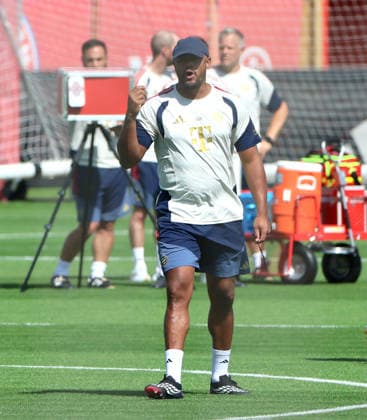 10.08.2026, FC Bayern Training , Saebenerstrasse Muenchen, Fussball, im Bild: Vincent Kompany (FC Bayern Muenchen)