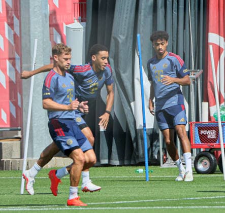 10.08.2026, FC Bayern Training , Saebenerstrasse Muenchen, Fussball, im Bild: Joshua Kimmich (FC Bayern Muenchen), Jamal Musiala (FC Bayern Muenchen), Nathaniel Brown (FC Bayern Muenchen)