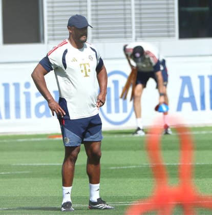 10.08.2026, FC Bayern Training , Saebenerstrasse Muenchen, Fussball, im Bild: Vincent Kompany (FC Bayern Muenchen)