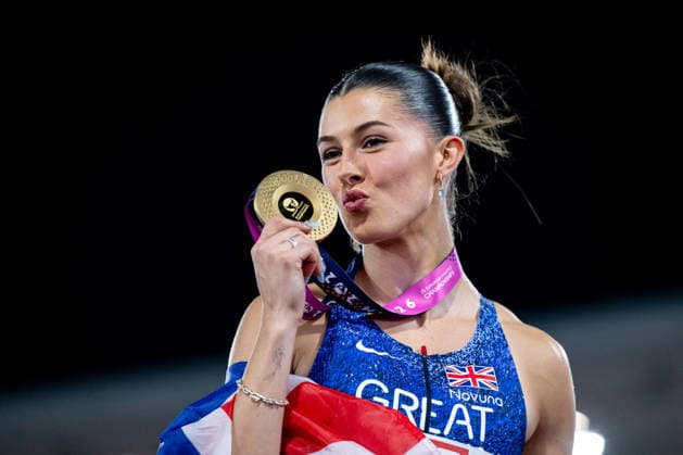 10.08.2026, GBR, Leichtathletik, Europameisterschaft 2026, Abendsession Tag 1, Birmingham Amy Hunt ( Großbritannien ) jubelt im Ziel über den Sieg und die Gold Medaille, 100 Meter Sprint Damen, Finale Birmingham Alexander Stadium England Großbritannien Copyright: xNordphoto Memmlerx