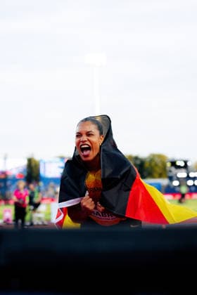 European Athletics Championships; Birmingham, 10.08.2026 Yemisi Mabry celebrates with the German flag at the European Athletics Championships in Birmingham on August 10, 2026. Copyright: xBEAUTIFULxSPORTS Flatemerschx